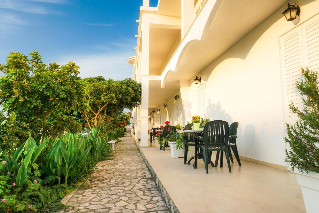 Cubaneros Holiday Inn Laganas Luaran gambar